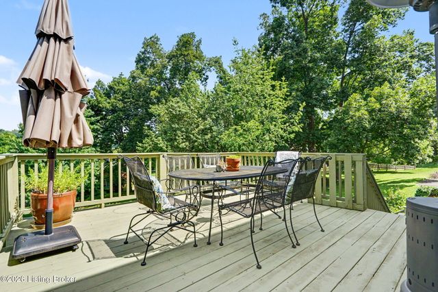 6903 Chartwell Ct, Louisville, KY 40241