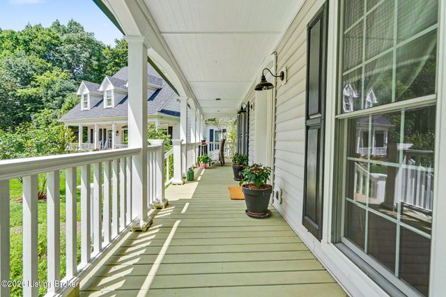 6903 Chartwell Ct, Louisville, KY 40241