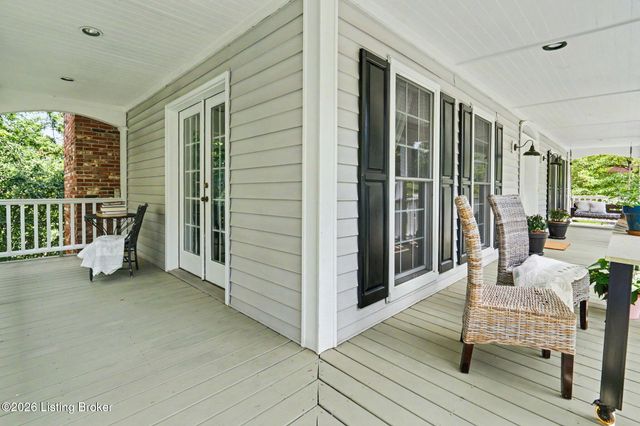 6903 Chartwell Ct, Louisville, KY 40241