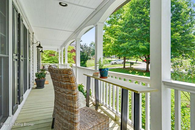 6903 Chartwell Ct, Louisville, KY 40241