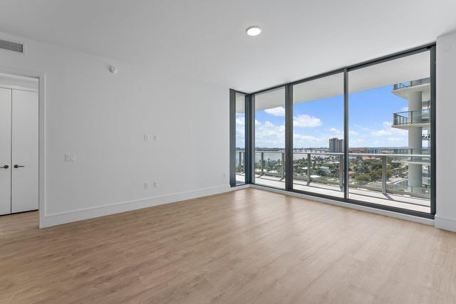 220 Lake Shore Drive 1219, Lake Park, FL 33403