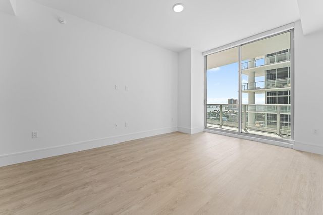 220 Lake Shore Drive 1219, Lake Park, FL 33403