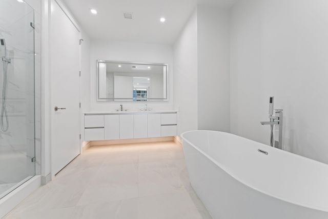 220 Lake Shore Drive 1219, Lake Park, FL 33403