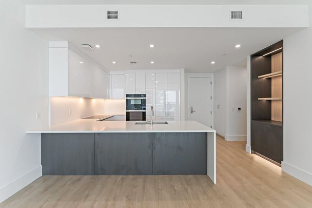 220 Lake Shore Drive 1219, Lake Park, FL 33403