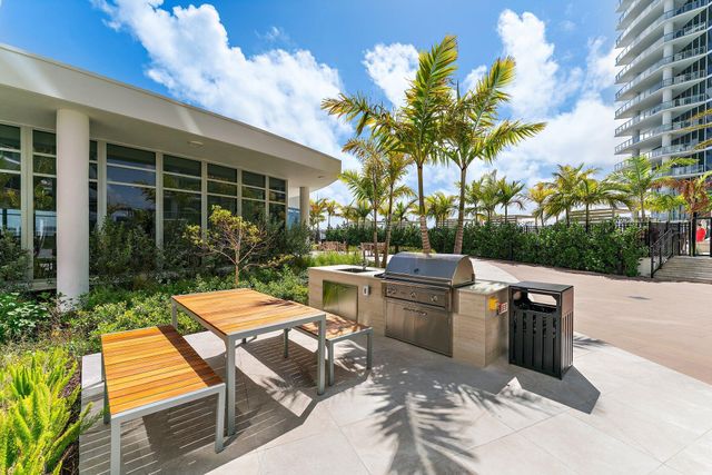 220 Lake Shore Drive 1219, Lake Park, FL 33403