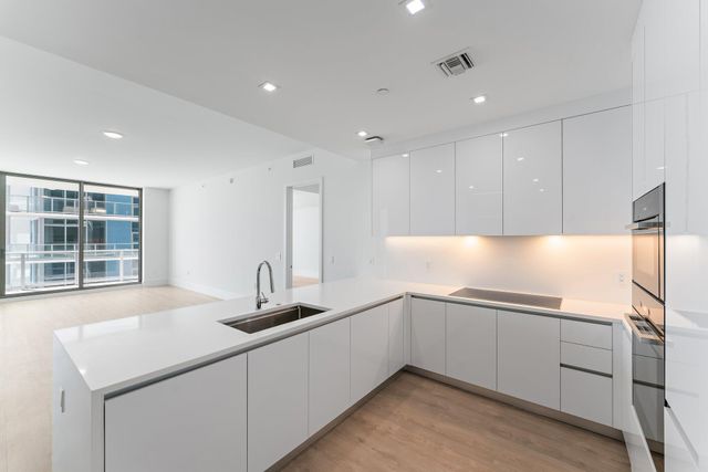 220 Lake Shore Drive 1219, Lake Park, FL 33403