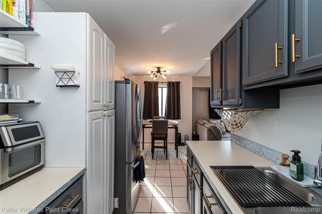 17437 Utica Oaks Lane, Roseville, MI 48066