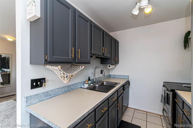 17437 Utica Oaks Lane, Roseville, MI 48066