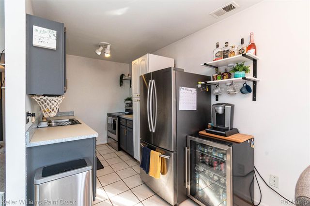 17437 Utica Oaks Lane, Roseville, MI 48066