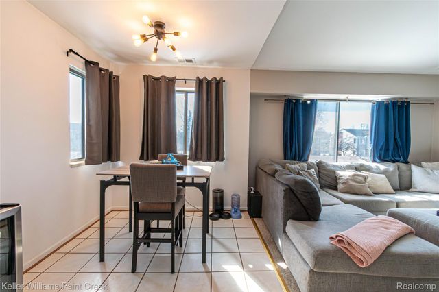 17437 Utica Oaks Lane, Roseville, MI 48066