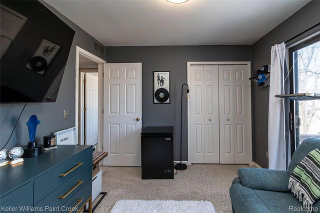 17437 Utica Oaks Lane, Roseville, MI 48066