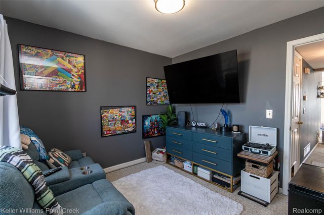 17437 Utica Oaks Lane, Roseville, MI 48066