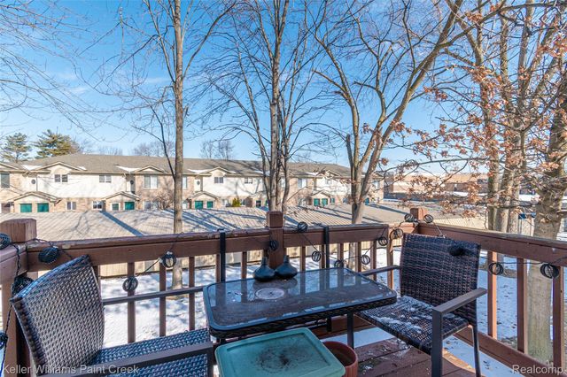 17437 Utica Oaks Lane, Roseville, MI 48066