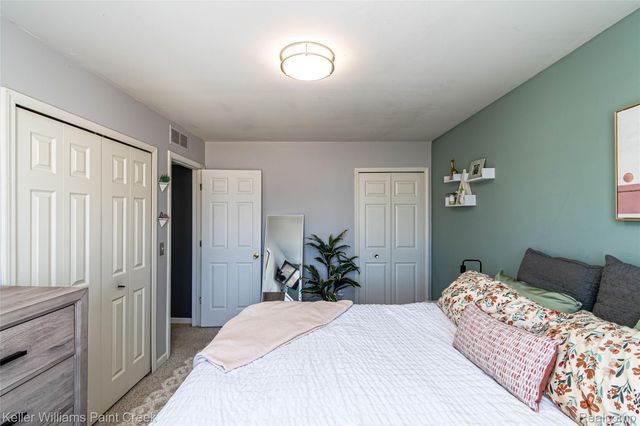 17437 Utica Oaks Lane, Roseville, MI 48066