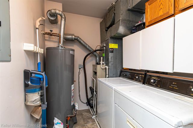 17437 Utica Oaks Lane, Roseville, MI 48066