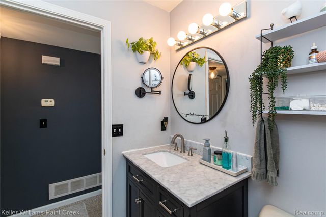 17437 Utica Oaks Lane, Roseville, MI 48066