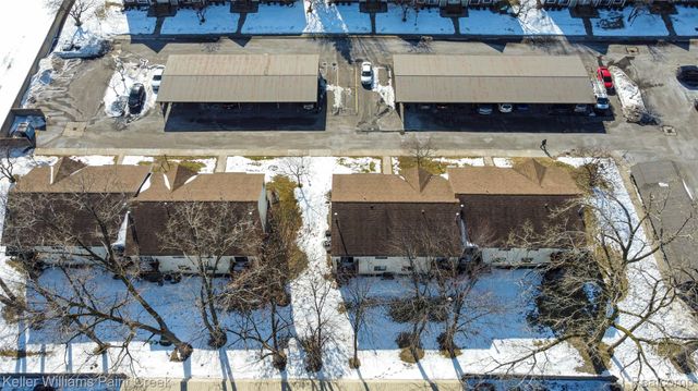 17437 Utica Oaks Lane, Roseville, MI 48066