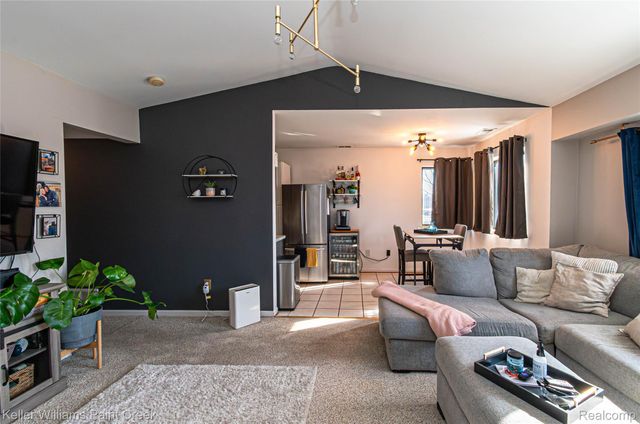 17437 Utica Oaks Lane, Roseville, MI 48066