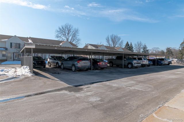 17437 Utica Oaks Lane, Roseville, MI 48066