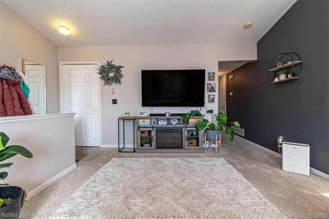 17437 Utica Oaks Lane, Roseville, MI 48066