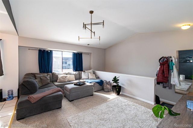 17437 Utica Oaks Lane, Roseville, MI 48066