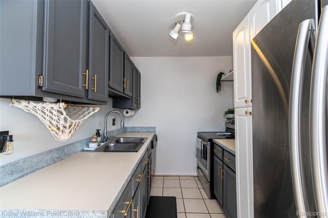 17437 Utica Oaks Lane, Roseville, MI 48066