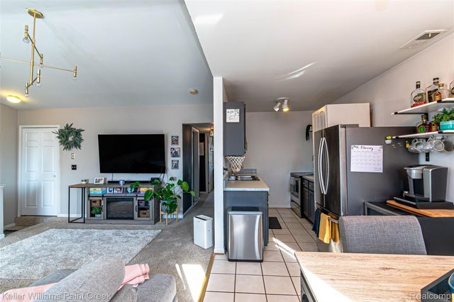 17437 Utica Oaks Lane, Roseville, MI 48066