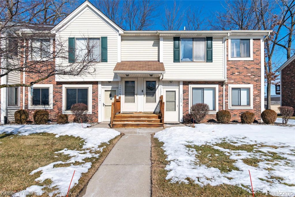 17437 Utica Oaks Lane, Roseville, MI 48066