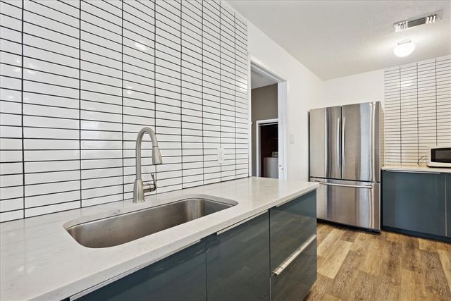 300 Tilbury LN, Austin, TX 78745