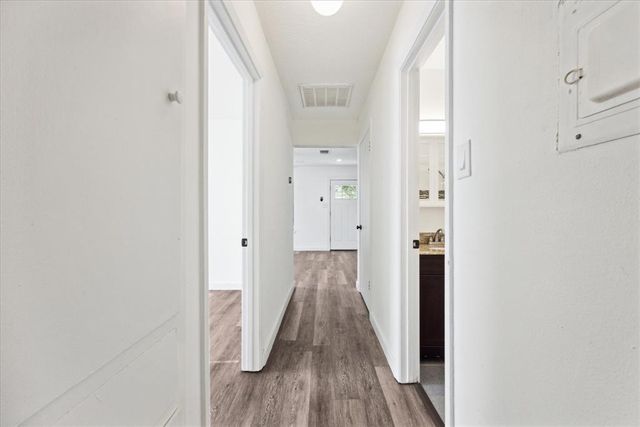 300 Tilbury LN, Austin, TX 78745