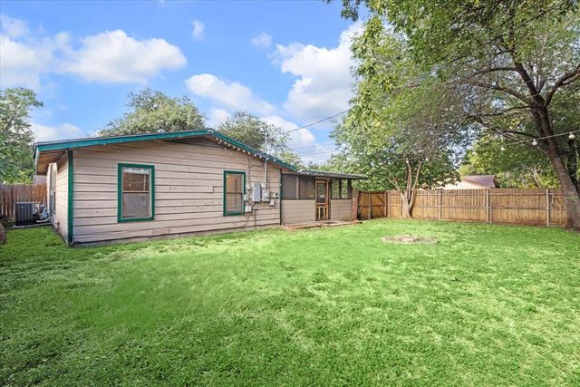 300 Tilbury LN, Austin, TX 78745