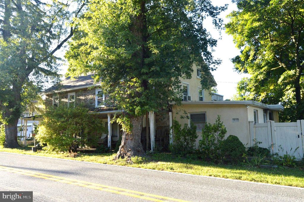 999 HUFFS CHURCH RD, ALBURTIS, PA 18011 — exterior