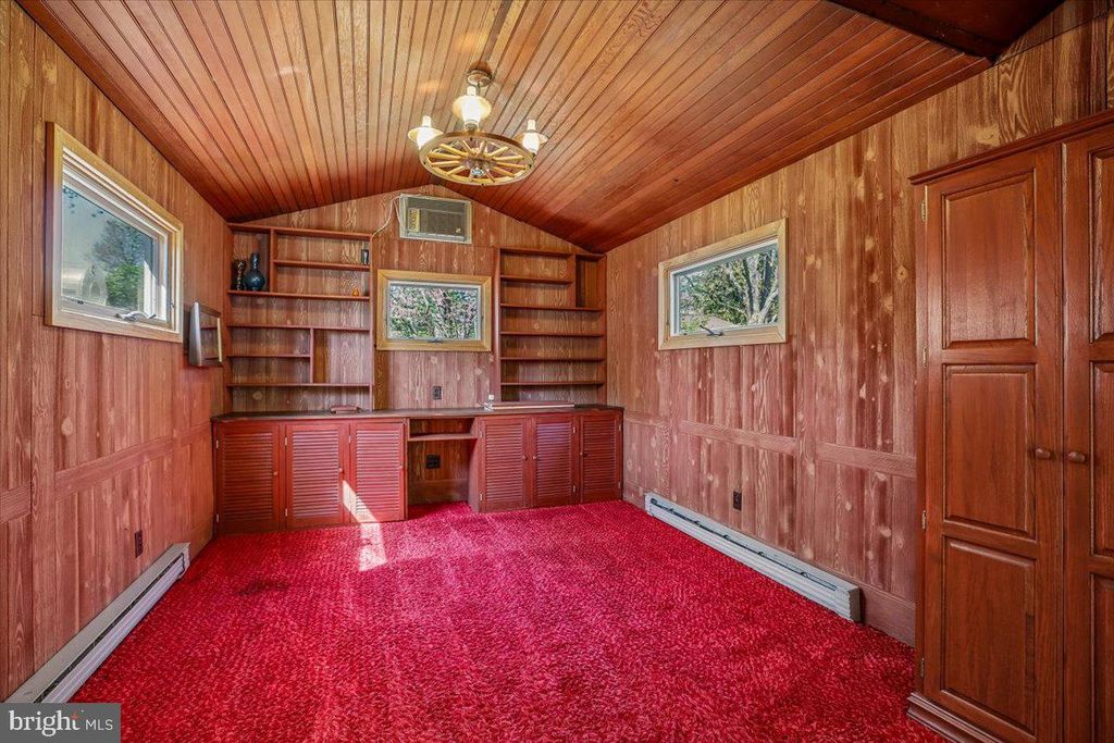 Image 24 of property listing at 2 LORRE CT, Rockville, MD 20852