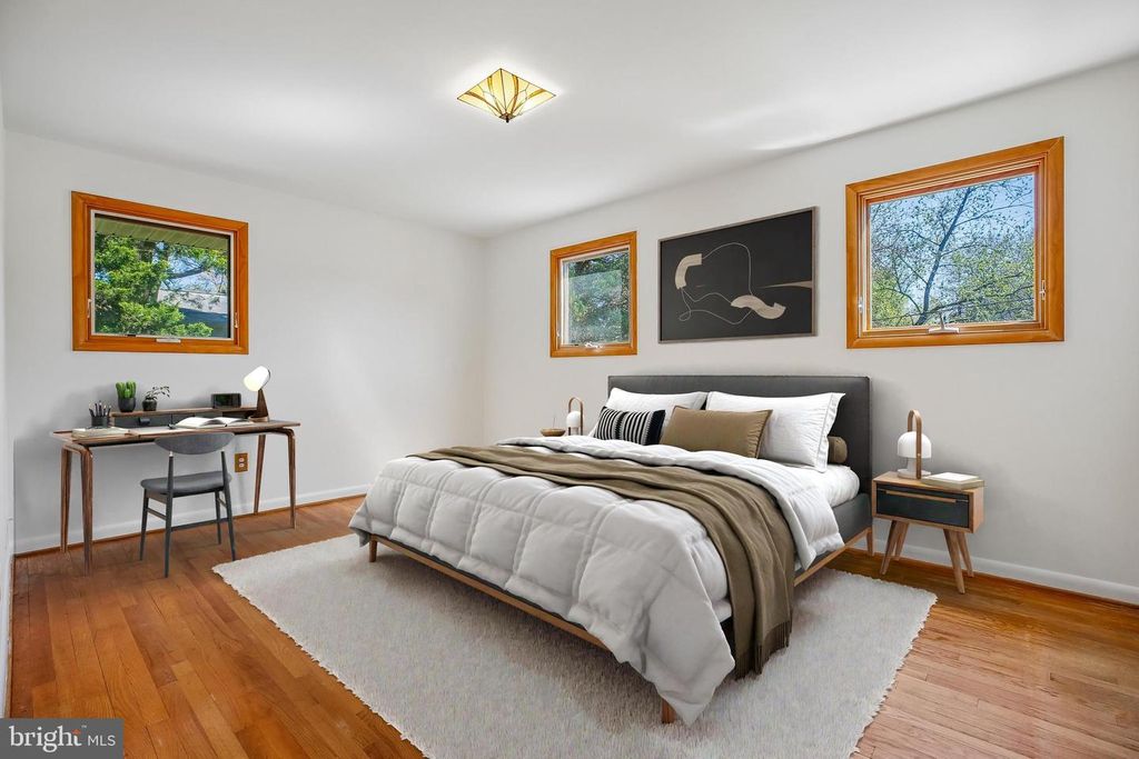 Image 29 of property listing at 2 LORRE CT, Rockville, MD 20852