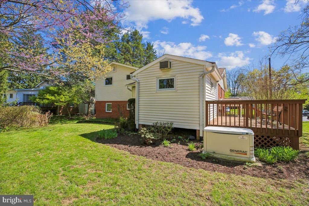 Image 42 of property listing at 2 LORRE CT, Rockville, MD 20852