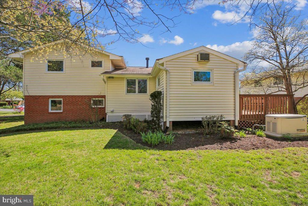 Image 43 of property listing at 2 LORRE CT, Rockville, MD 20852