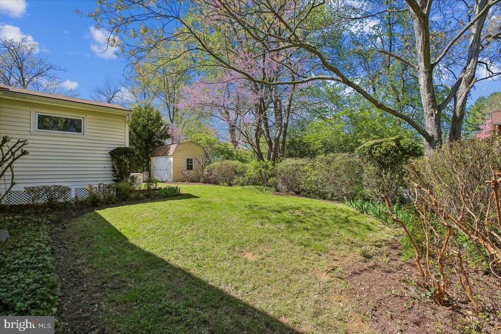 Image 46 of property listing at 2 LORRE CT, Rockville, MD 20852