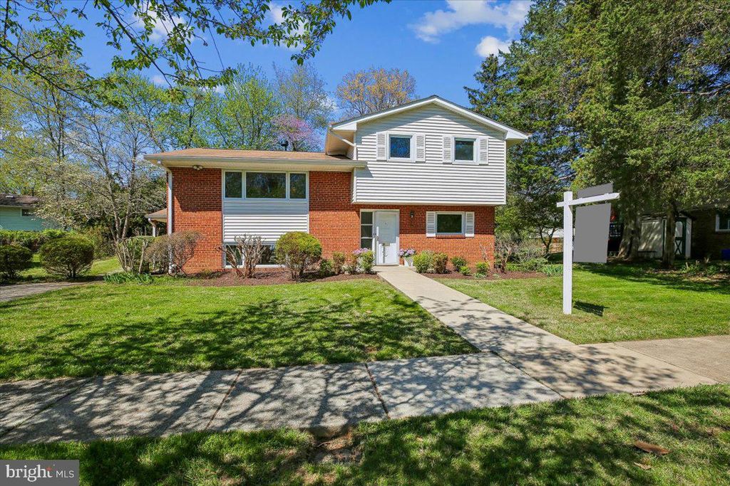Image 51 of property listing at 2 LORRE CT, Rockville, MD 20852