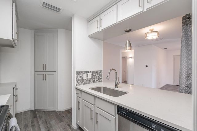 1108 Riverchase Lane 202, Arlington, TX 76011
