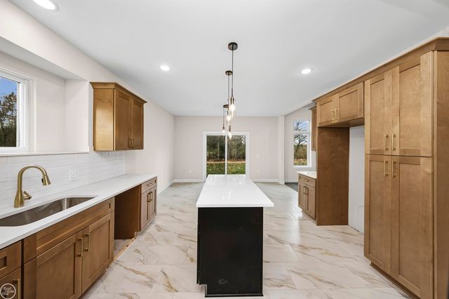 6519 Jamie Lane, Grand Blanc, MI 48439