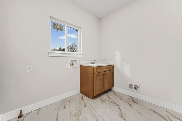 6519 Jamie Lane, Grand Blanc, MI 48439