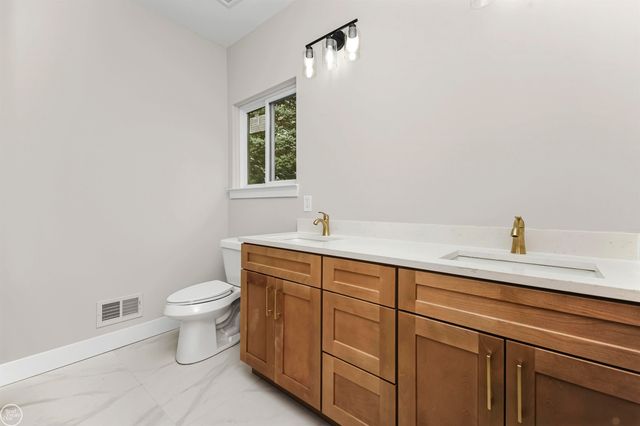 6519 Jamie Lane, Grand Blanc, MI 48439