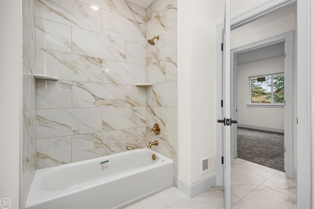 6519 Jamie Lane, Grand Blanc, MI 48439