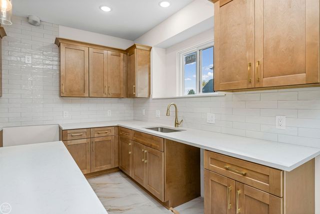 6519 Jamie Lane, Grand Blanc, MI 48439