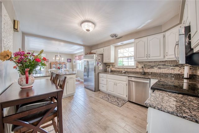 226 Coleen Dr, Pleasant Hills, PA 15236