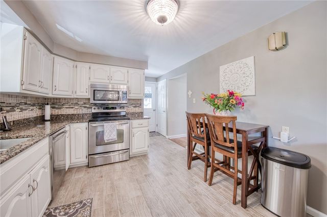 226 Coleen Dr, Pleasant Hills, PA 15236