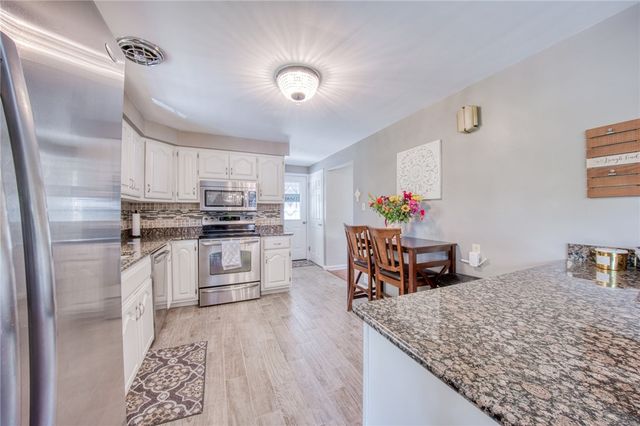 226 Coleen Dr, Pleasant Hills, PA 15236