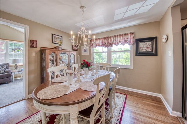 226 Coleen Dr, Pleasant Hills, PA 15236