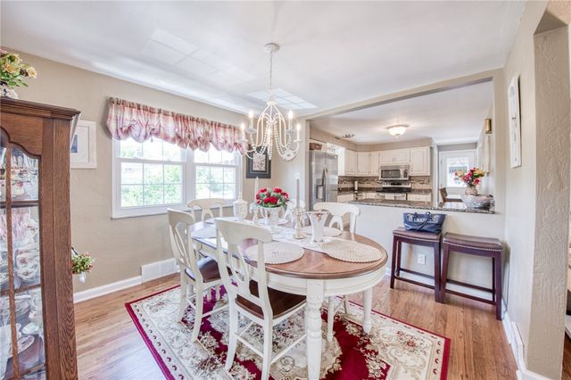 226 Coleen Dr, Pleasant Hills, PA 15236