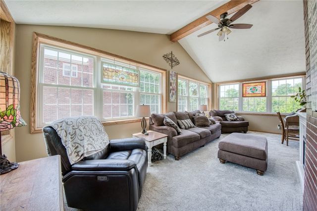 226 Coleen Dr, Pleasant Hills, PA 15236